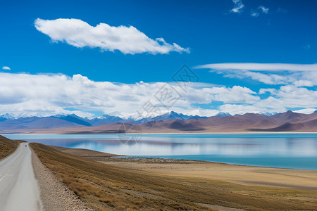 新藏公路边的湖泊高清图片