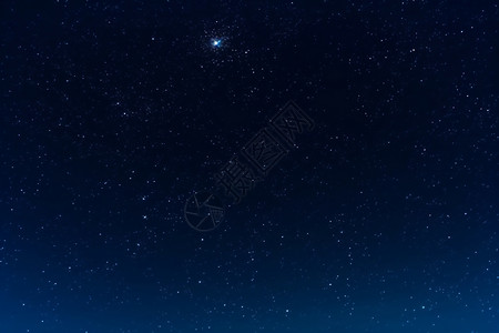 深蓝色的夜晚星空星星高清图片素材