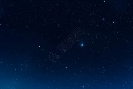 广阔无垠的夜晚星空图片