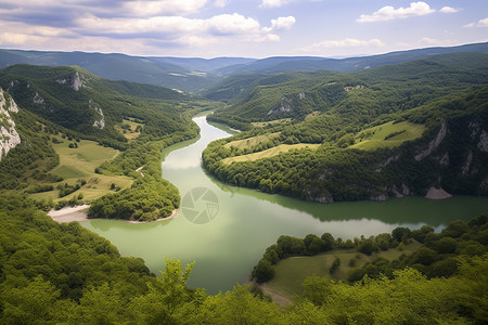 绿色的山川河流图片