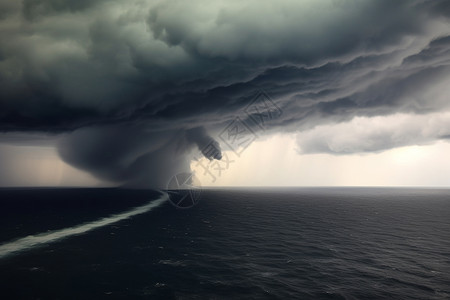在海上的龙卷风图片