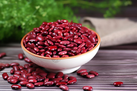 瓷碗中的红豆背景图片