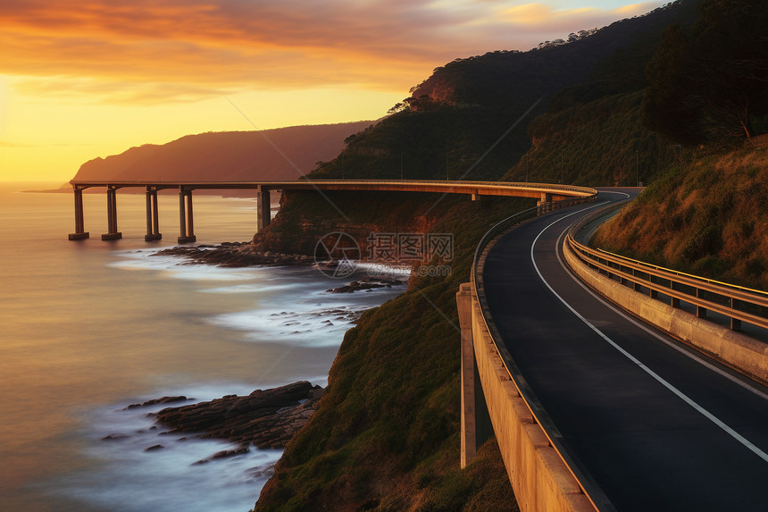日落时分的海边公路图片