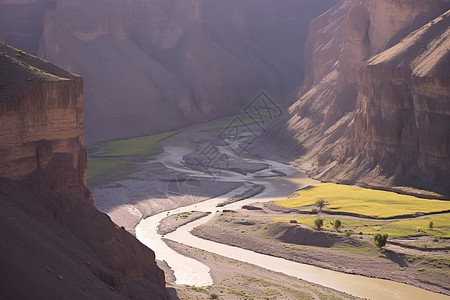 壮丽的乌苏大峡谷图片