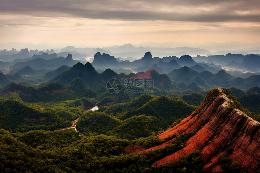 户外山峰的风景图片