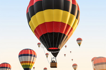 夏季天空中的热气球背景图片