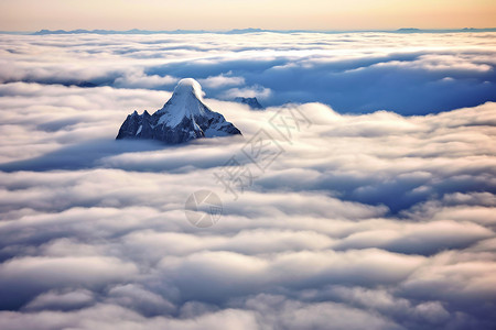 云雾山脉风景背景图片