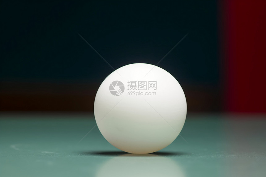 白色乒乓球图片