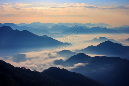 栾川老君山山顶上的自然云海背景
