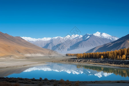 雪山湖泊风景背景图片