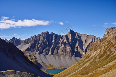 山峰湖泊景色背景图片