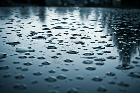 下雨天滴落的雨滴背景图片