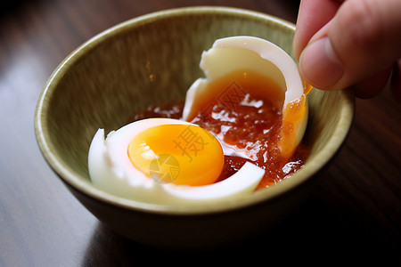 碗中的咸鸭蛋图片