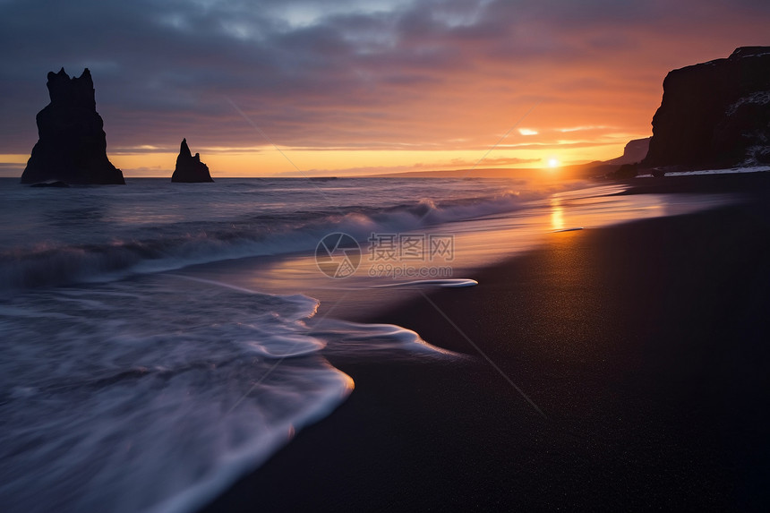 日落时分的冰岛黑沙滩图片