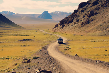 沙漠山区公路和汽车图片