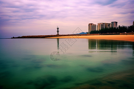 天空下的海边美景图片