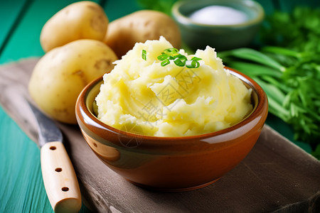 奶油土豆搭配黄油高清图片