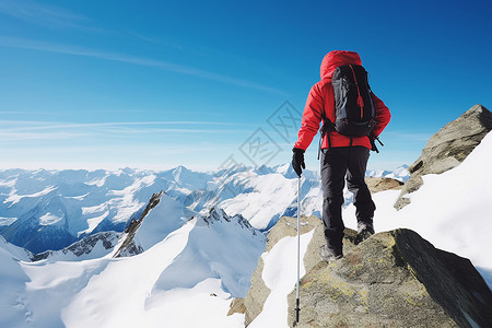 攀登山峰的男子高清图片