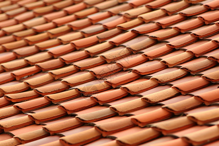房屋屋顶的红色瓷砖高清图片