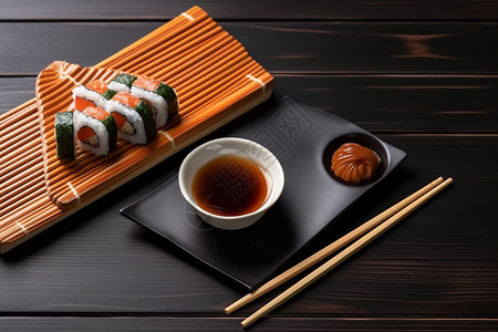 酱油碟子放在寿司帘上的寿司背景