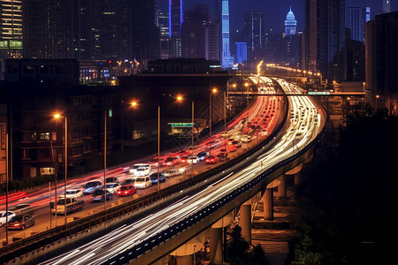 夜晚的城市交通高峰期背景图片