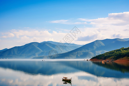 平静的泸沽湖景观图片