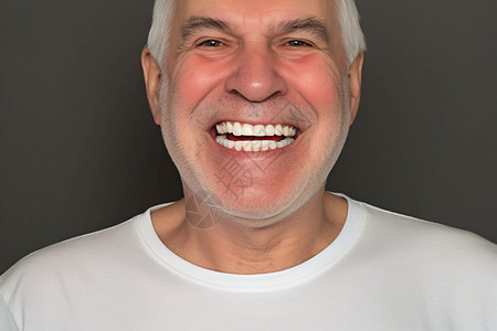 牙齿洁白健康的老人图片素材