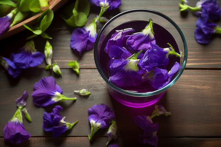 紫色的花蝴蝶杯子里的豌豆花背景