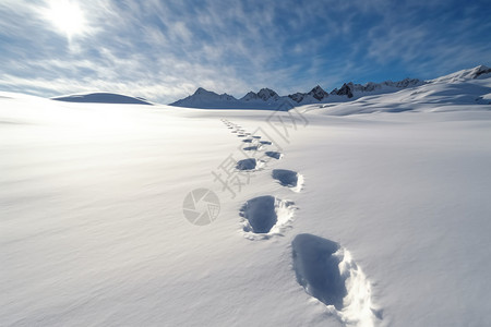 滑雪痕迹雪山的风景背景