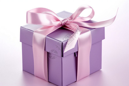 紫色的礼物盒图片