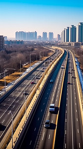 城市道路中行驶的汽车背景图片