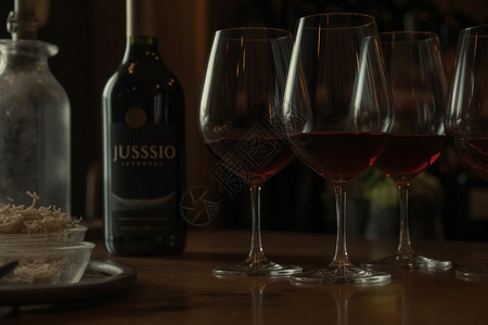 人工酿造的葡萄酒背景图片