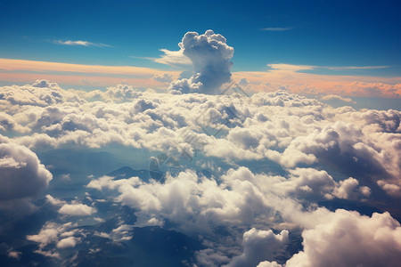 天空中厚厚的云层背景图片