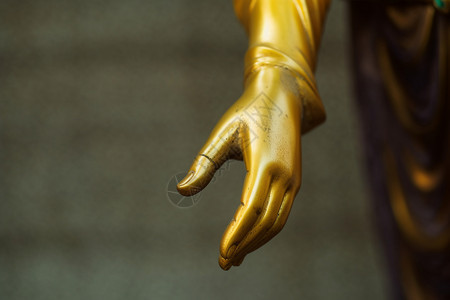 佛教镀金雕像佛陀手势图片