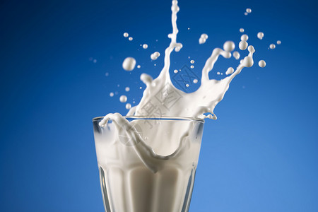 补充钙元素的牛奶图片