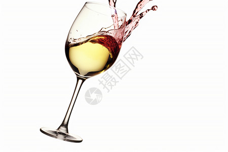 红色白葡萄酒倾斜晃动着的葡萄酒背景
