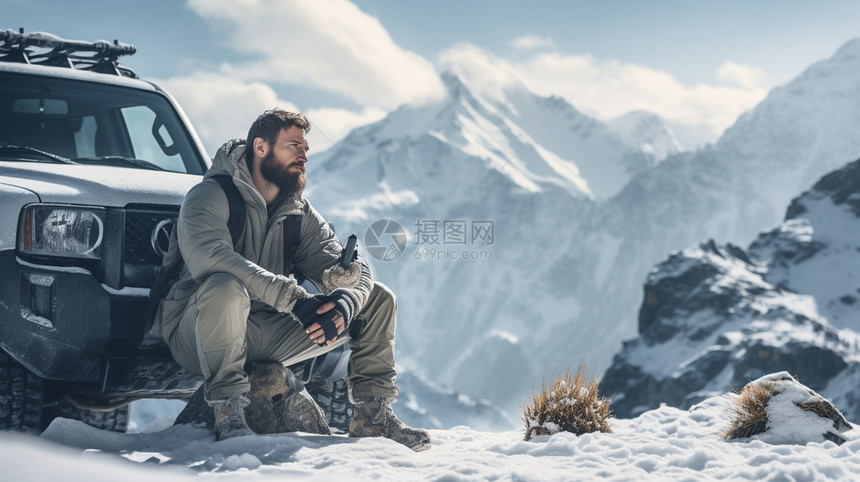 雪山中的探险家图片