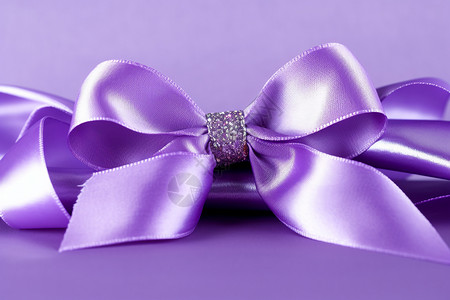 惊喜礼物的紫色丝带图片