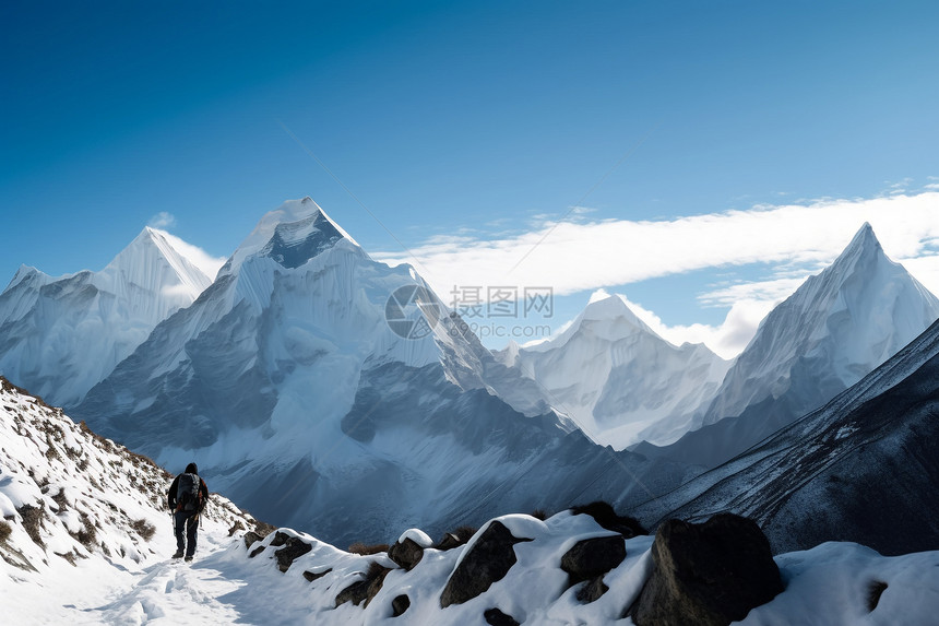 爬山的登山者图片