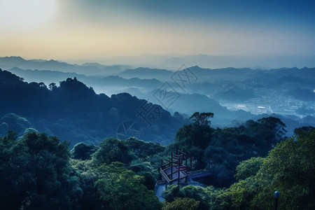 美丽的山中村落背景