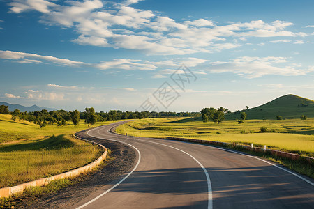 乡村弯曲的公路图片