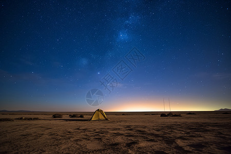 沙漠夜晚沙漠里夜晚的帐篷背景