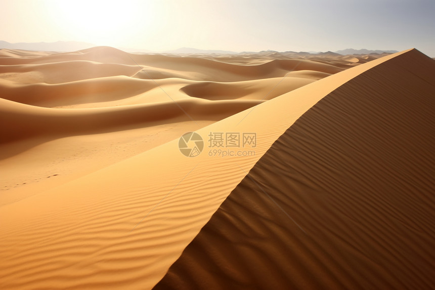 太阳下的沙漠图片