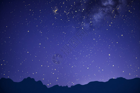 夜空中美丽星云图片