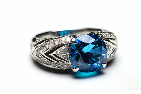 奢华的蓝宝石戒指图片