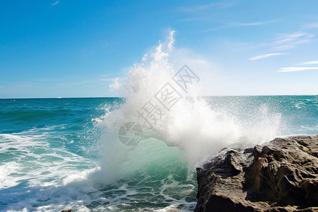 海浪掀起的海边浪花海岸高清图片素材