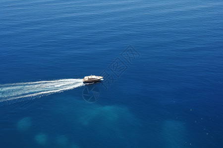 辽阔大海上航行的轮船图片