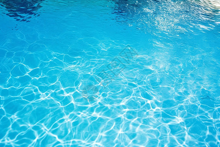 清澈游泳池中的波纹图片