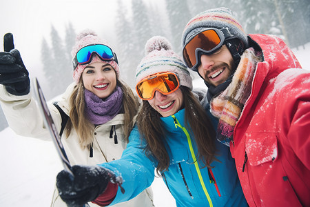 开心乐园享受冬季滑雪乐园的人们背景