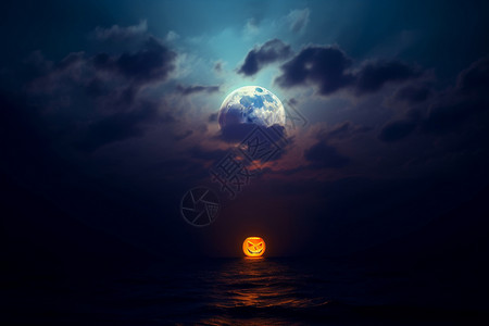 午夜多云月球发光图片